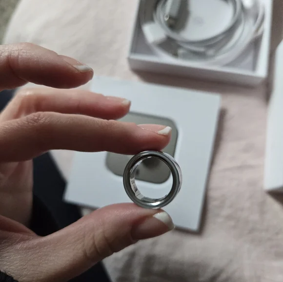 Oura Gen 4 Silver Smart Ring Size 6 - Picture 4 of 5